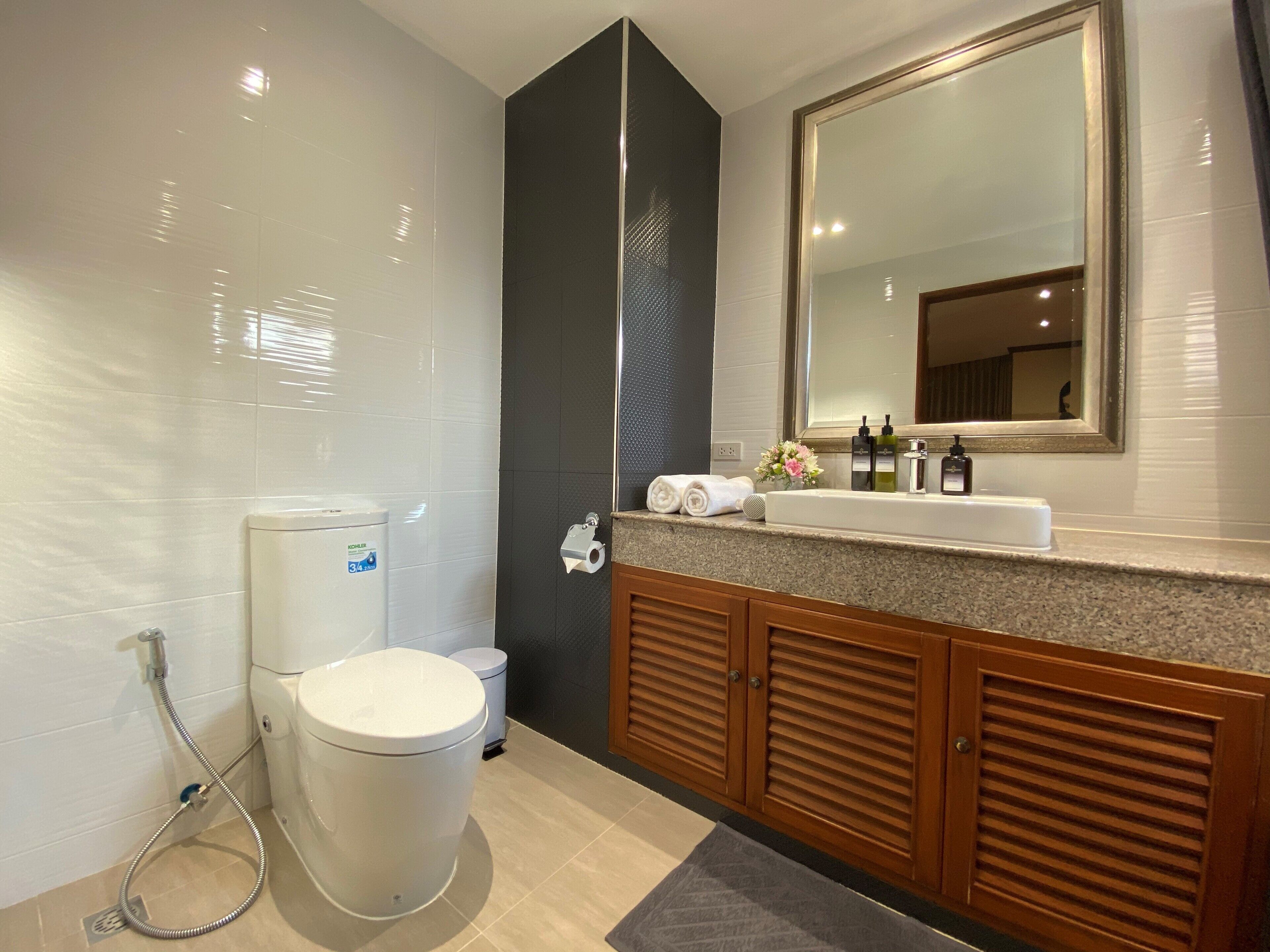 3 Bedrooms Apartment | Bathroom | Separate tub and shower, free toiletries, hair dryer, slippers