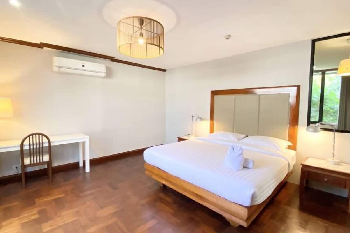 3 habitaciones, caja de seguridad en la habitación y escritorio