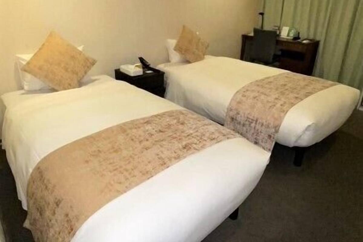 Soundproofing, WiFi (free), bed sheets