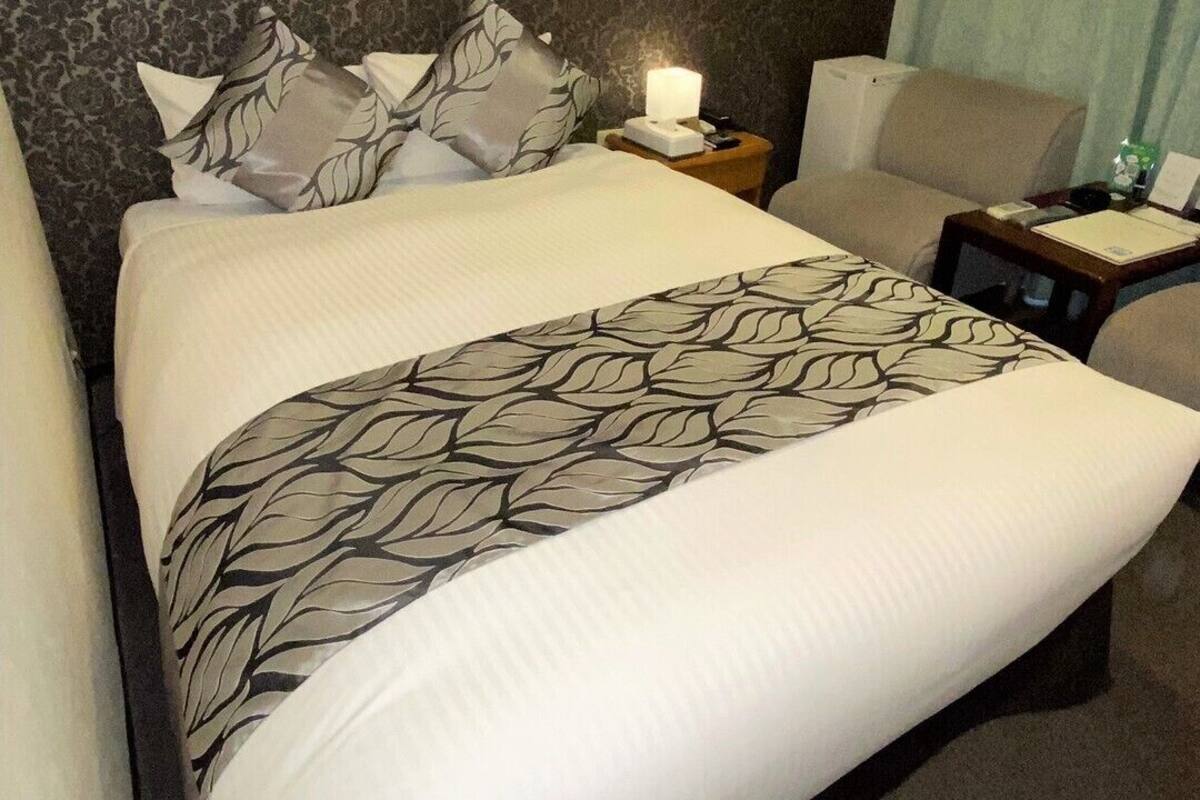 Soundproofing, WiFi (free), bed sheets