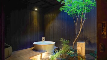 Maison (Private Japanese Machiya Suite SHU)