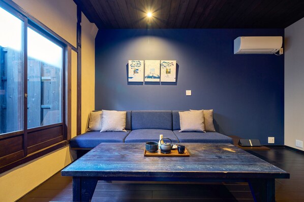 Private Japanese Machiya Suite with Open-Air Bath & Zen Garden - AI