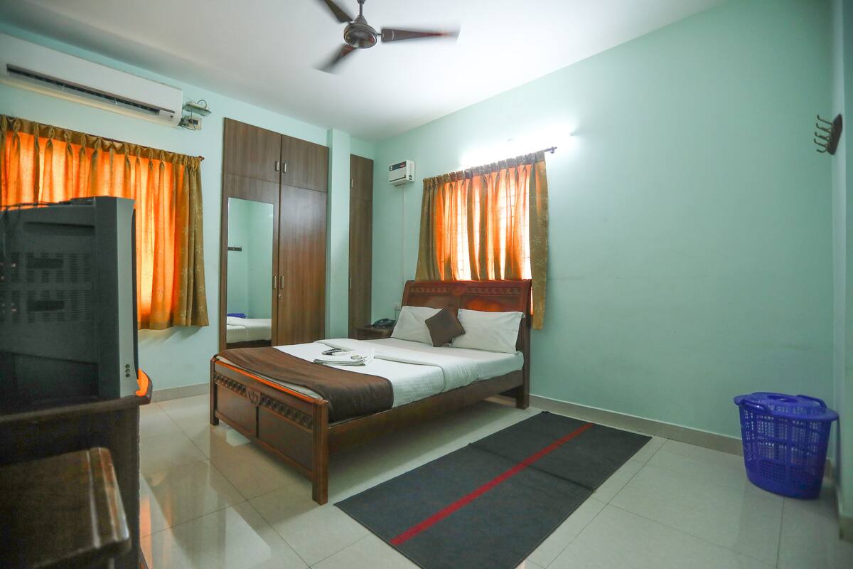 Egyptian cotton sheets, premium bedding, memory-foam beds, desk