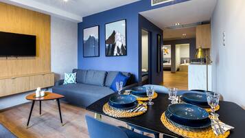 Exclusive Apartment, 3 Bedrooms | In-room dining