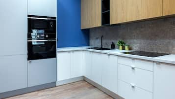Royal Penthouse | Private kitchenette | Fridge, microwave, stovetop, dishwasher