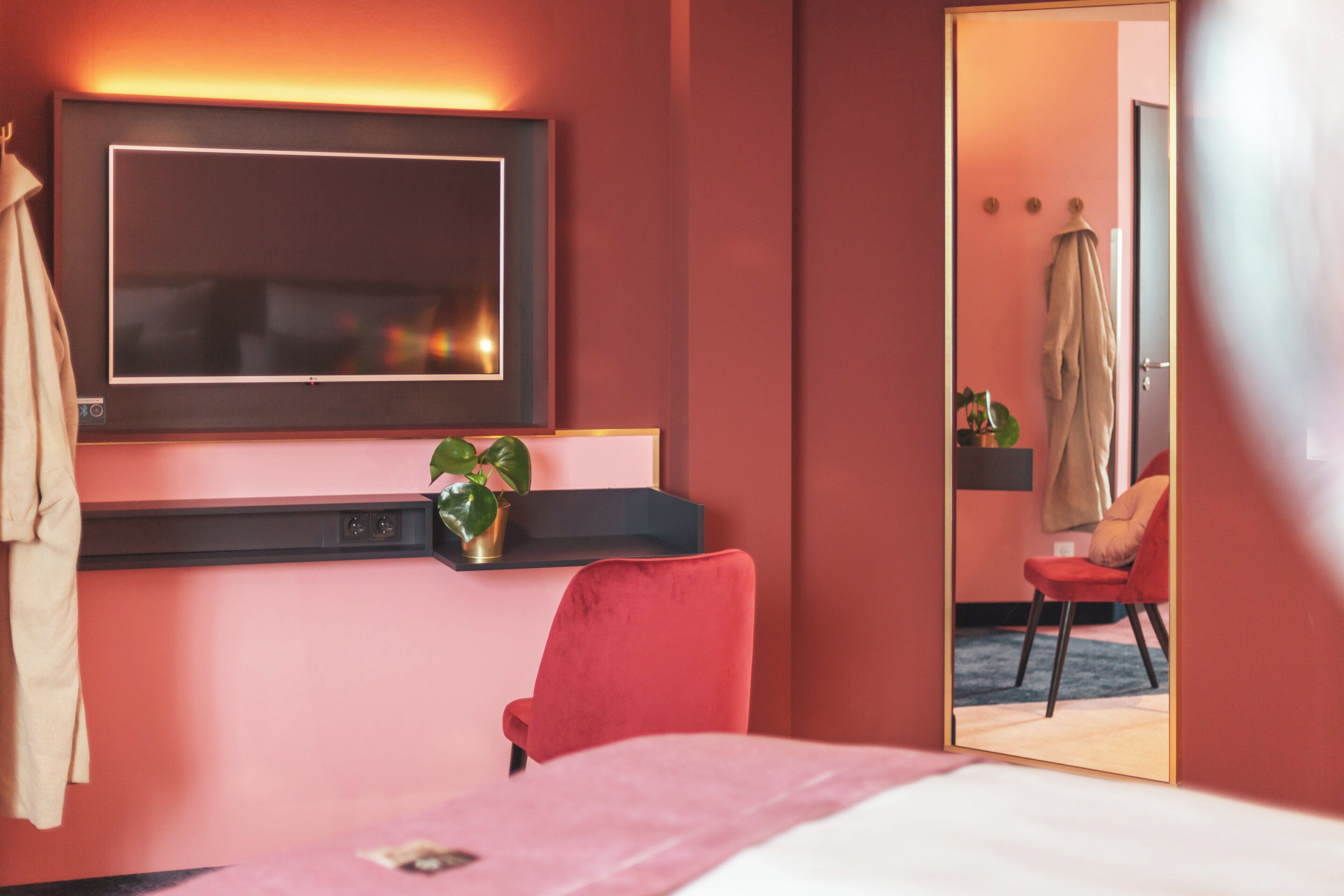 in-room safe, laptop workspace, soundproofing, free wifi