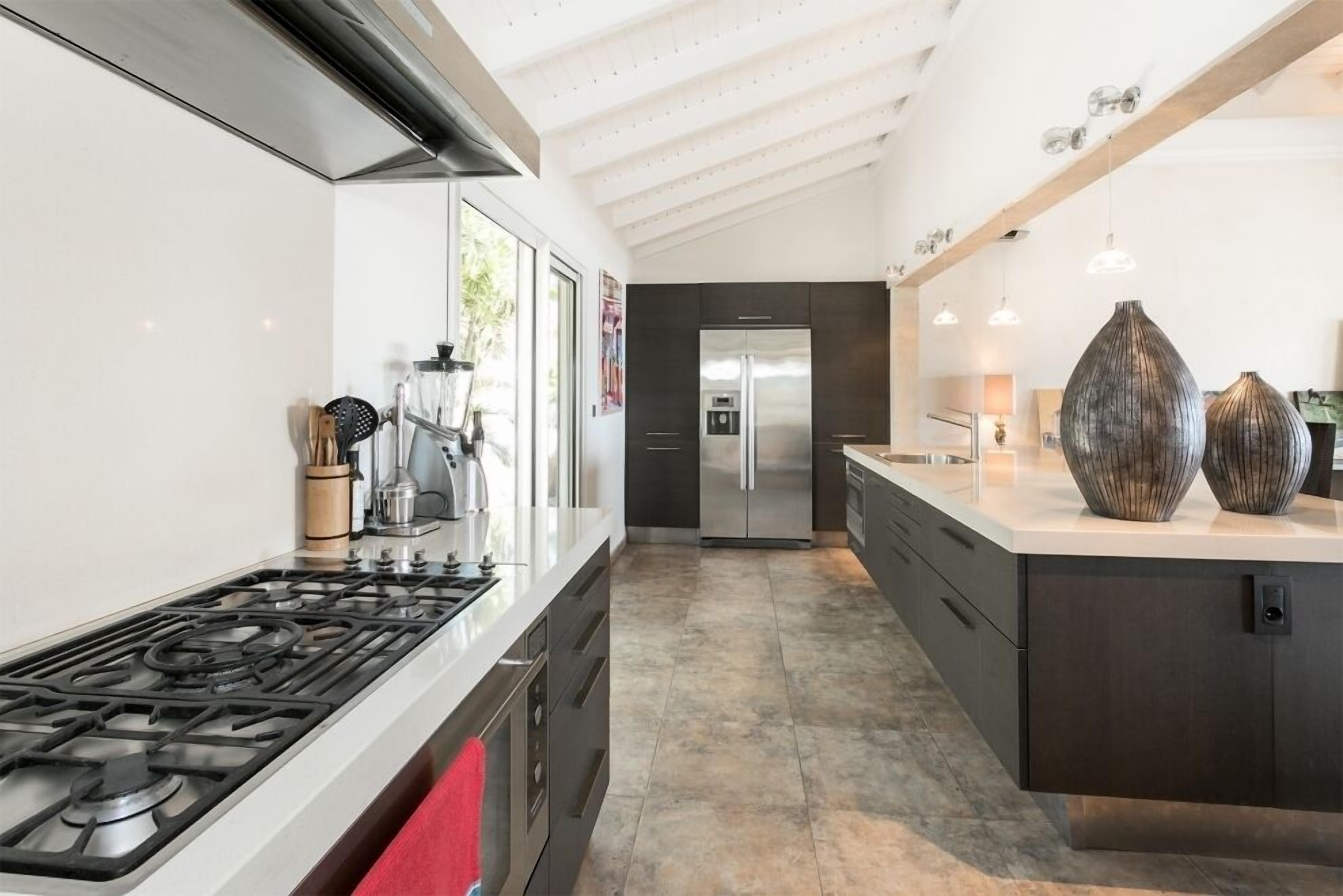 Stovetop, dishwasher, cookware/dishes/utensils