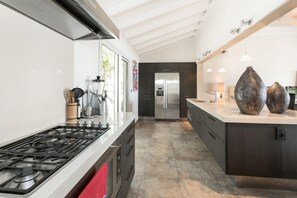 Stovetop, dishwasher, cookware/dishes/utensils - Villa Anegada (Philipsburg)