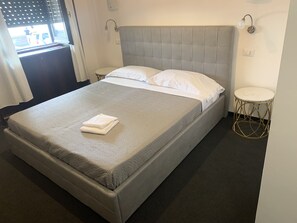 Deluxe Room | Desk, soundproofing, free cribs/infant beds, free WiFi - Lungotevere Collection Suite (Rome)