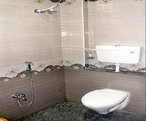 Budget Room | Bathroom