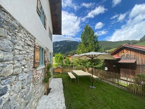 Historic farmhouse for exclusive use by up to 8 people 4 bedrooms 2 bathrooms