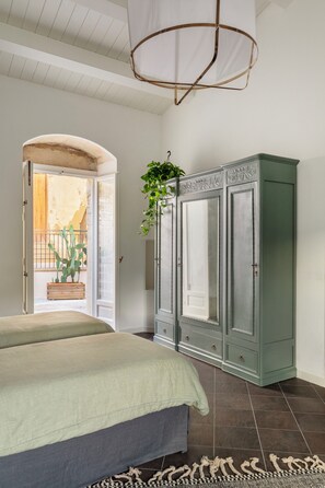 Habitación Confort | Ropa de cama hipoalergénica, edredón y camas con pillow-top 