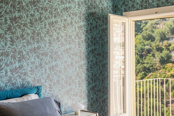 Design Tek Büyük Yataklı Oda, Balkon | Anti alerjik yatak takımı, kuştüyü yorgan, yastık yüzeyli yatak