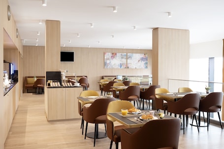 Se ofrece un desayuno bufé todos los días (por un coste adicional). Residhome Luxembourg Esch Belval