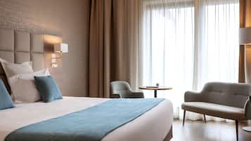 Studio | In-room safe, individually furnished, desk, blackout curtains