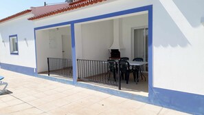 Outdoor dining - Casa Almeida - Apt. T1 - Family 3 (Vimieiro)