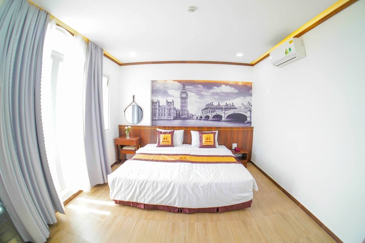 Premier Double Room | Minibar, in-room safe, blackout curtains, soundproofing