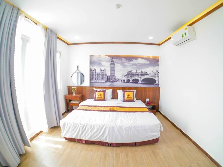 Minibar, in-room safe, blackout drapes, soundproofing