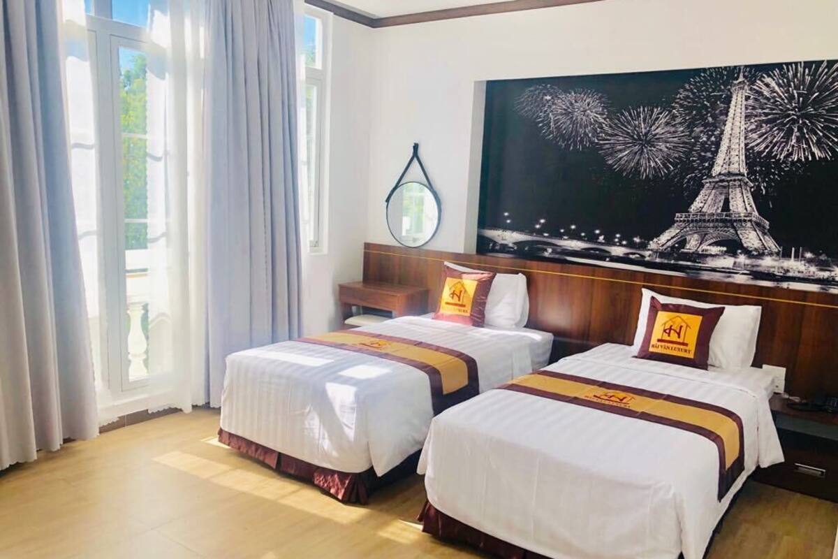 Deluxe Twin Room | Minibar, in-room safe, blackout curtains, soundproofing