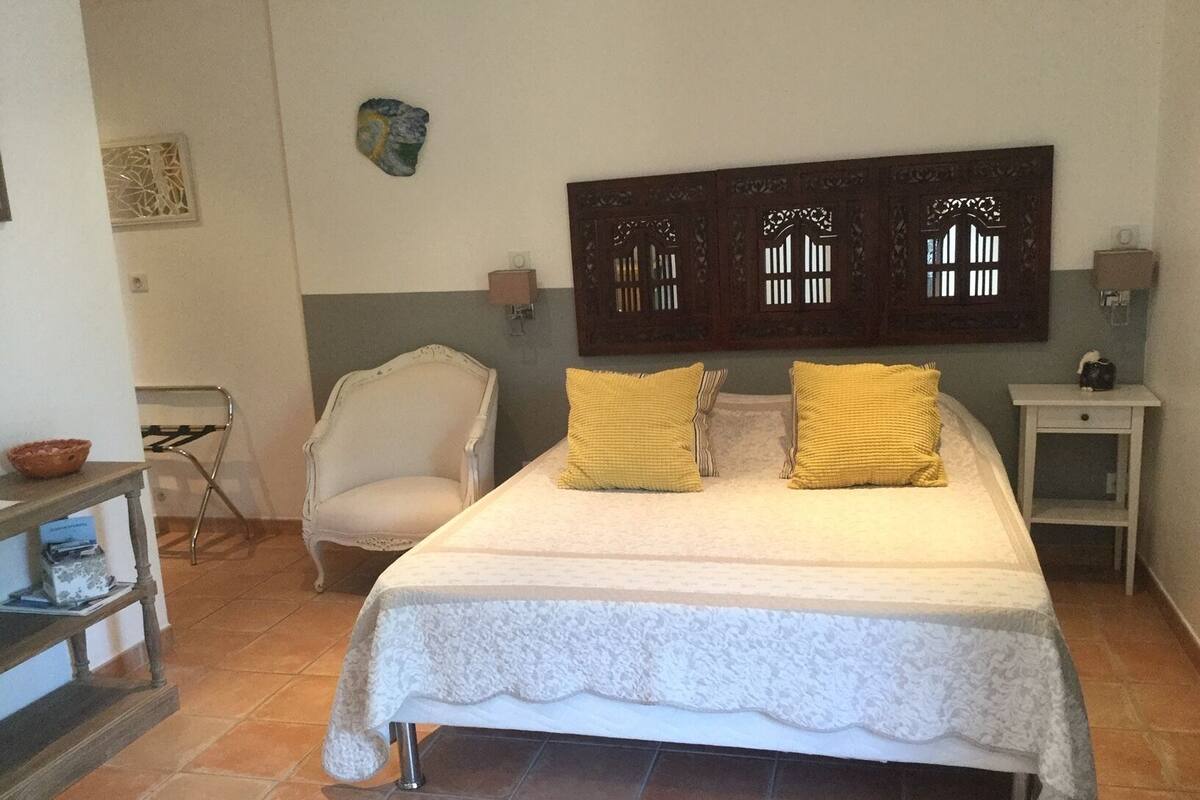 Select Comfort beds, individually decorated, individually furnished