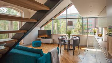 Penthouse | 2 bedrooms, in-room safe, iron/ironing board, free WiFi