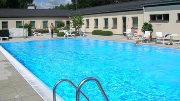 Seasonal outdoor pool