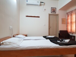Superior Triple Room | Individually furnished, free WiFi, bed sheets