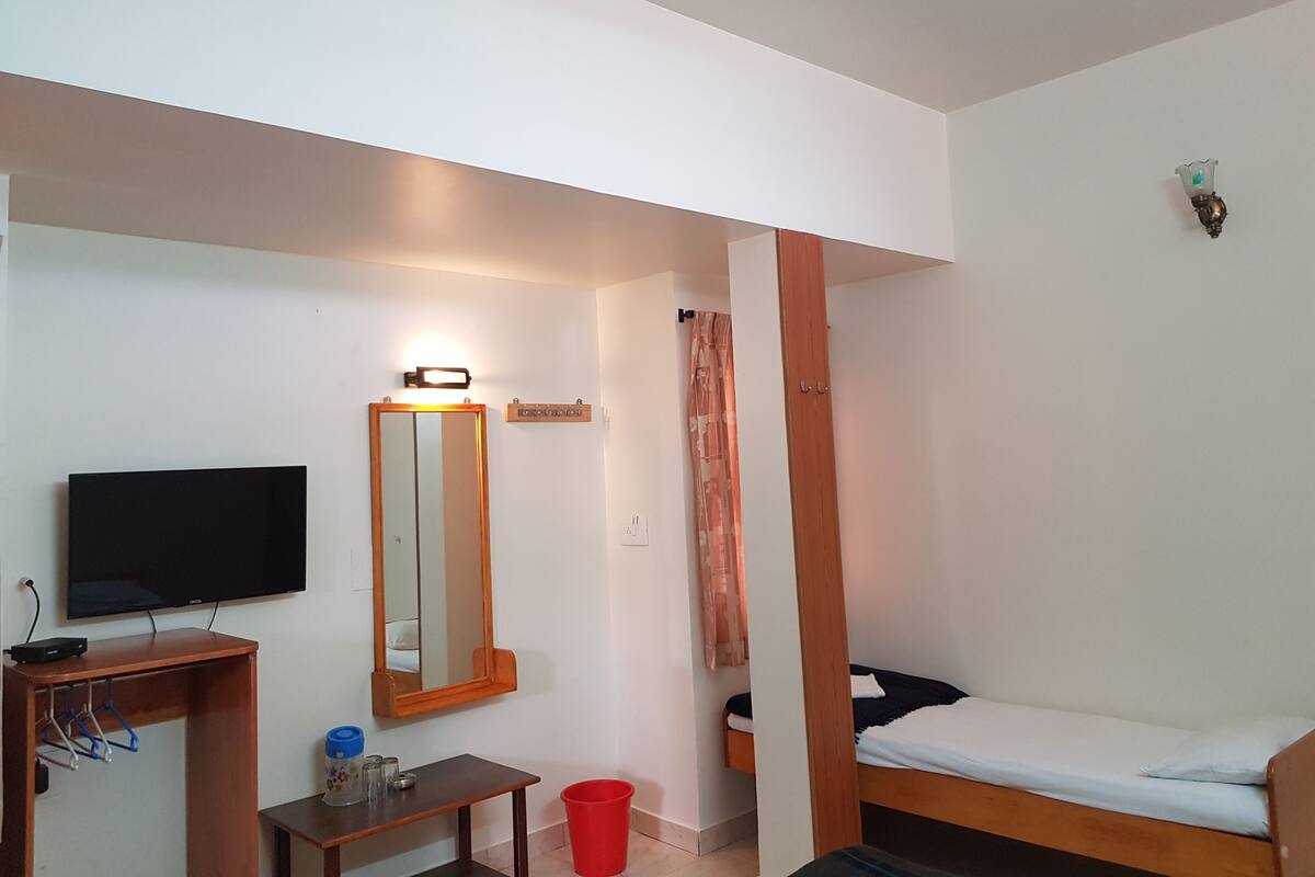 Wifi gratis, muebles diferentes y ropa de cama 