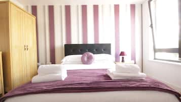 Marina Water View Apartment | 1 dormitorio, tabla de planchar con plancha, wifi gratis y ropa de cama