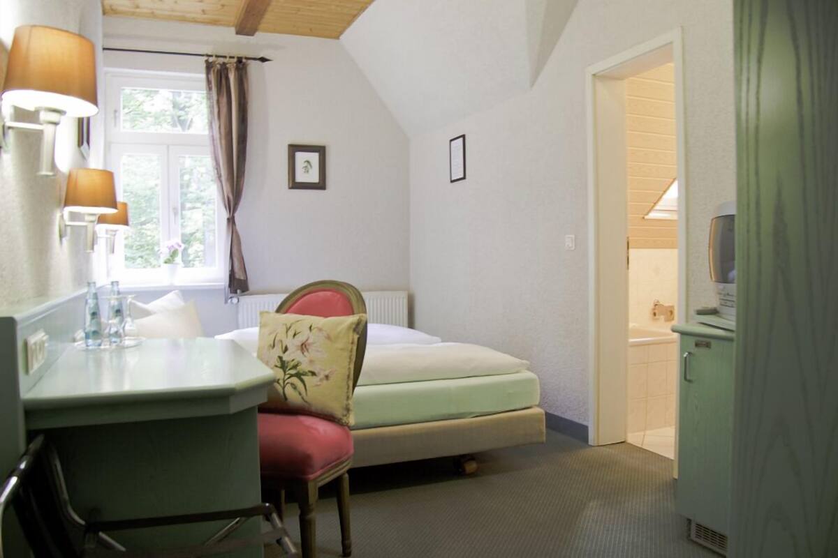 Twin Room | In-room safe, desk, blackout drapes, iron/ironing board