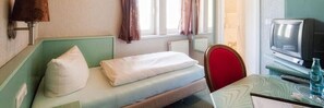 Single Room | In-room safe, desk, blackout drapes, iron/ironing board