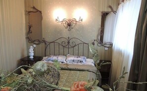 Suite | Desk, free WiFi, bed sheets - Hotel Vetraz (Vitebsk)