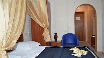 Doppia Comfort | 1 camera, una scrivania, Wi-Fi gratuito, lenzuola