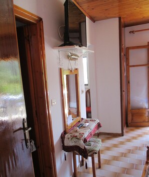 1 bedroom, rollaway beds, free WiFi