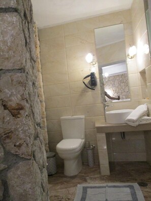 Bathroom - Korina Studios (Corfu)