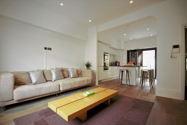 HU1 City Centre Hub Apartment