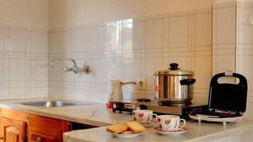 Apartment, 1 Double Bed | Private kitchenette