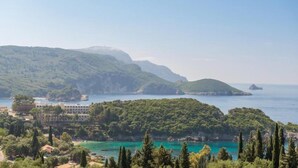 Unclassified image, 5 of 13, button - Captain Spiros Studios (Corfu)
