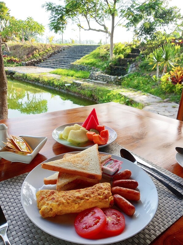 Free daily continental breakfast - The Tetamian Bali (Sukawati)