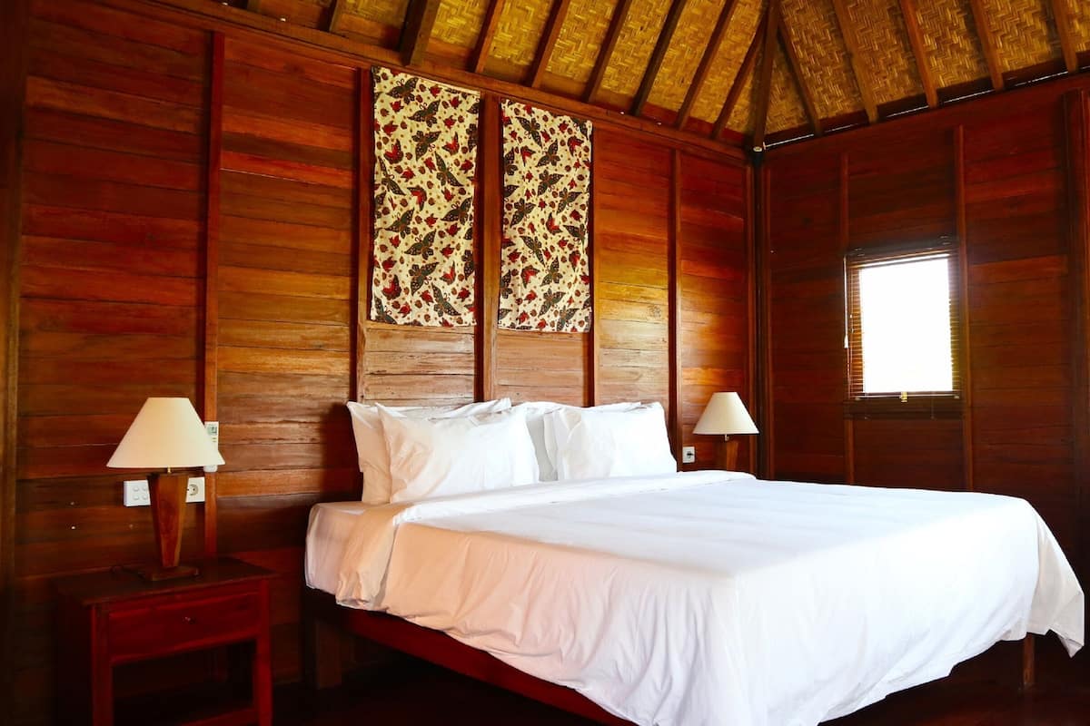 2 bedrooms, desk, laptop workspace, free WiFi
