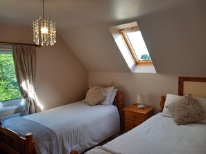 3 chambres, fer et planche à repasser, Wi-Fi, draps fournis