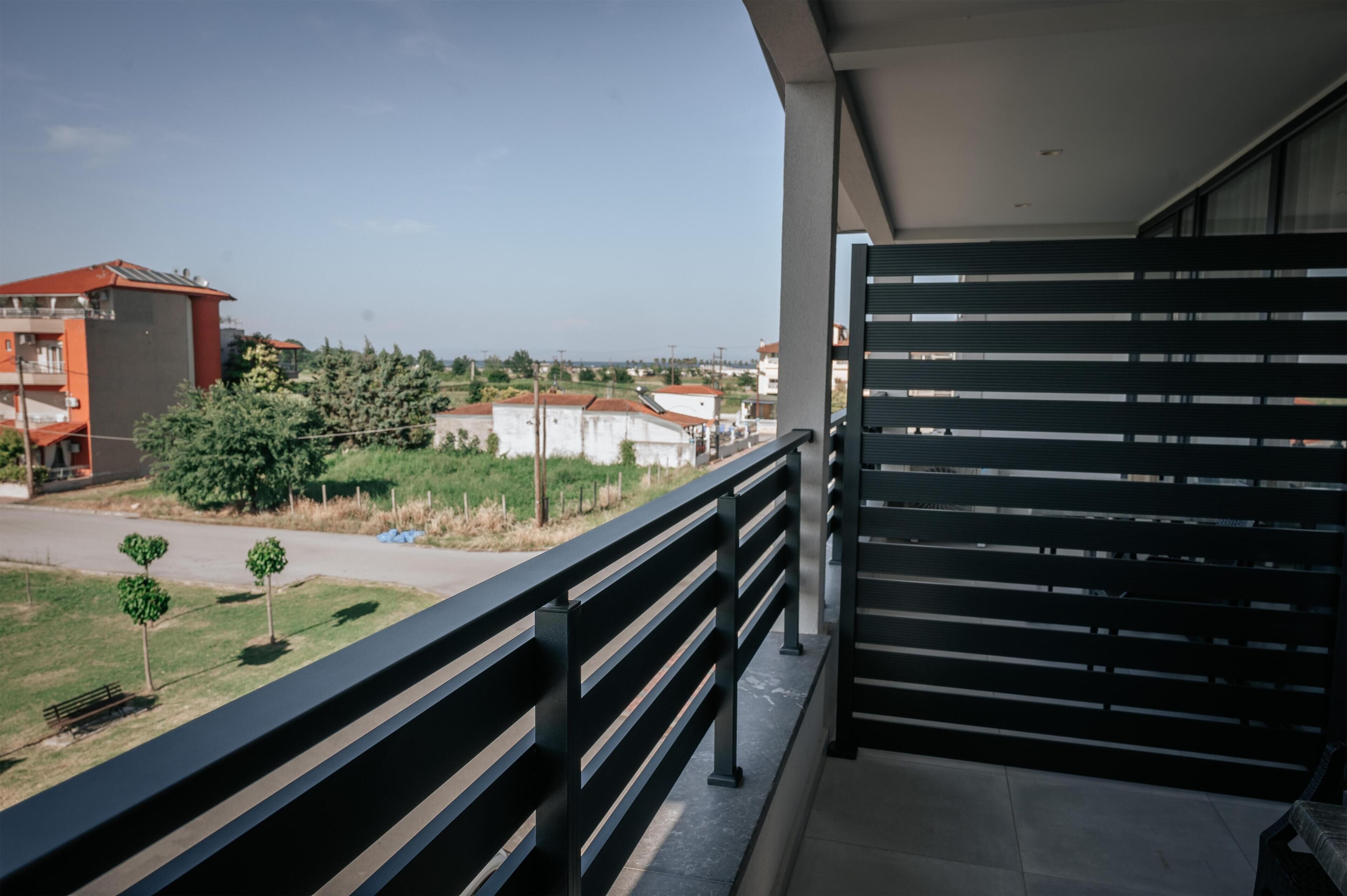 Queen Deluxe Room | Roupas de cama premium, camas Tempur-Pedic, cofres nos quartos