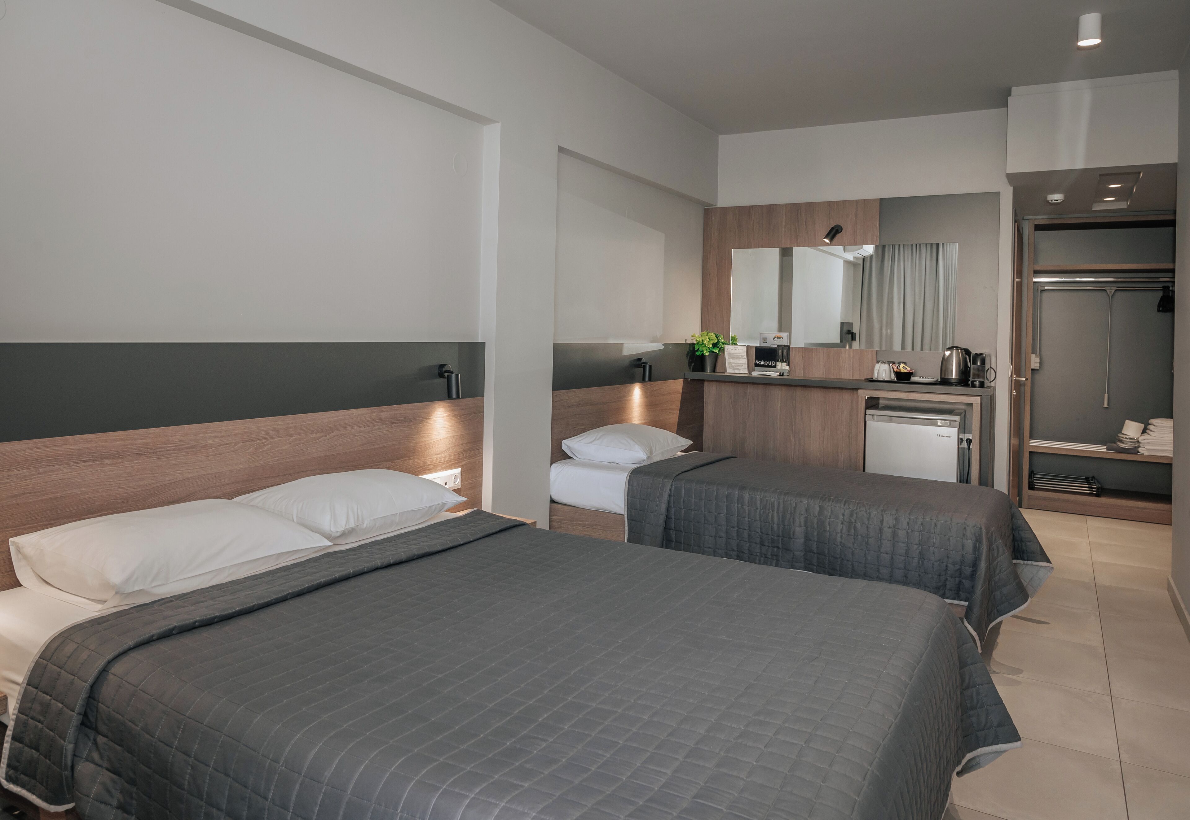 標準三人房 | 高級寢具、Tempur-Pedic 床墊、房內夾萬、隔音