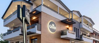 Elizabeth Queen Luxury Rooms