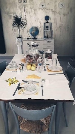 매일 현지식 무료 아침 식사 포함