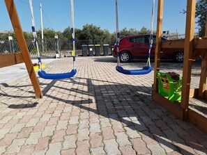 Children’s play area – outdoor