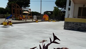 Double or Twin Room, Ground Floor (Rome) | Garden view - B&B Iris Cottage (Campomarino)