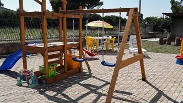 Children’s play area – outdoor