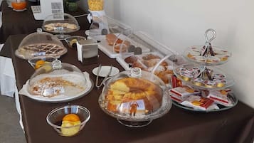 Café da manhã com buffet todos os dias (EUR 6.00 por pessoa)