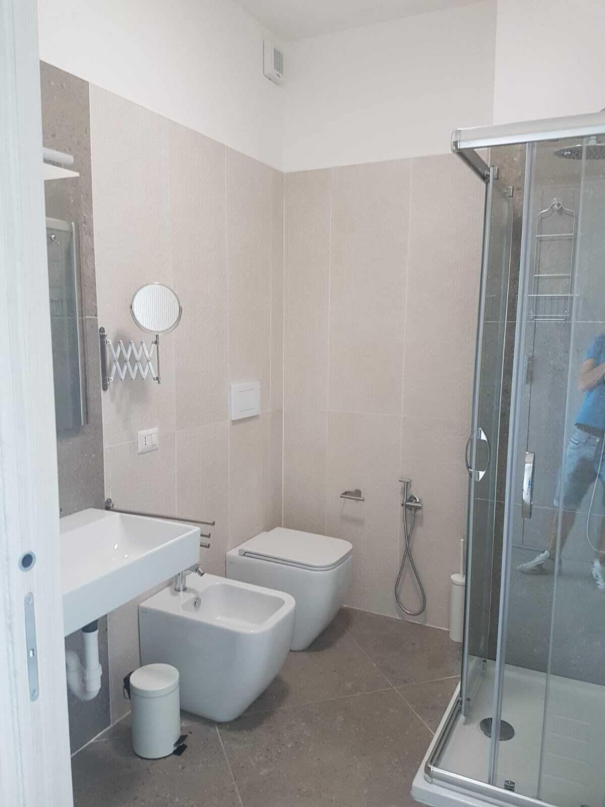 샤워 시설, 헤어드라이어, 타월, 비누